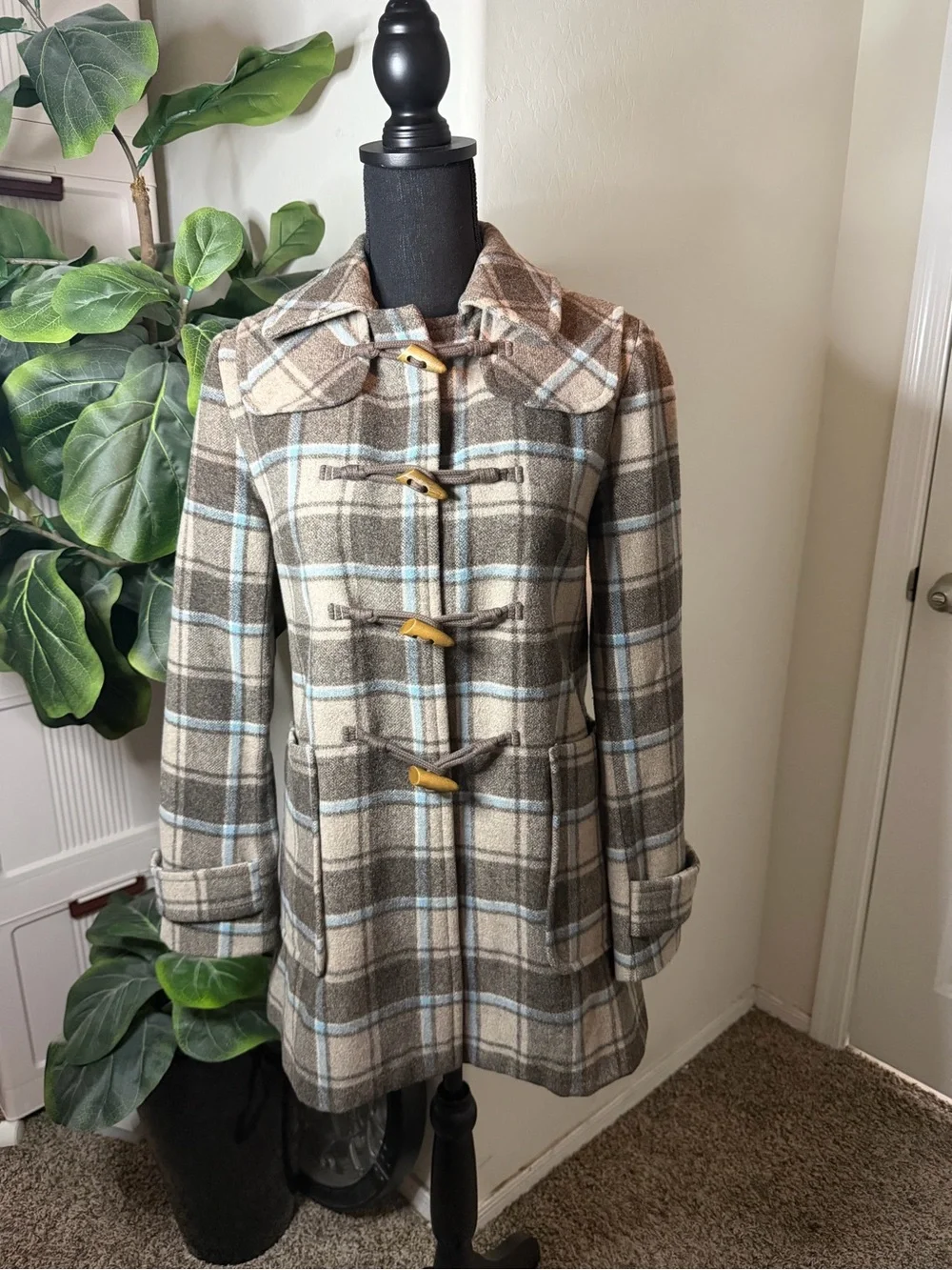 GAP Plaid Toggle Coat – Women’s XS | Cozy Wool Blend | Fall Essential 🍂